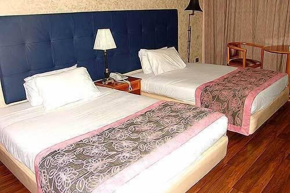 Egyptian cotton sheets, premium bedding, Select Comfort beds, desk