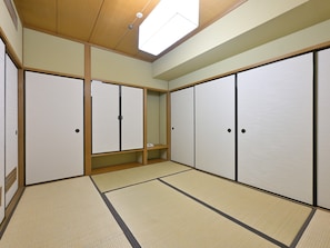 Japanese Style Room, Non Smoking | Premium bedding, down duvets, in-room safe, desk