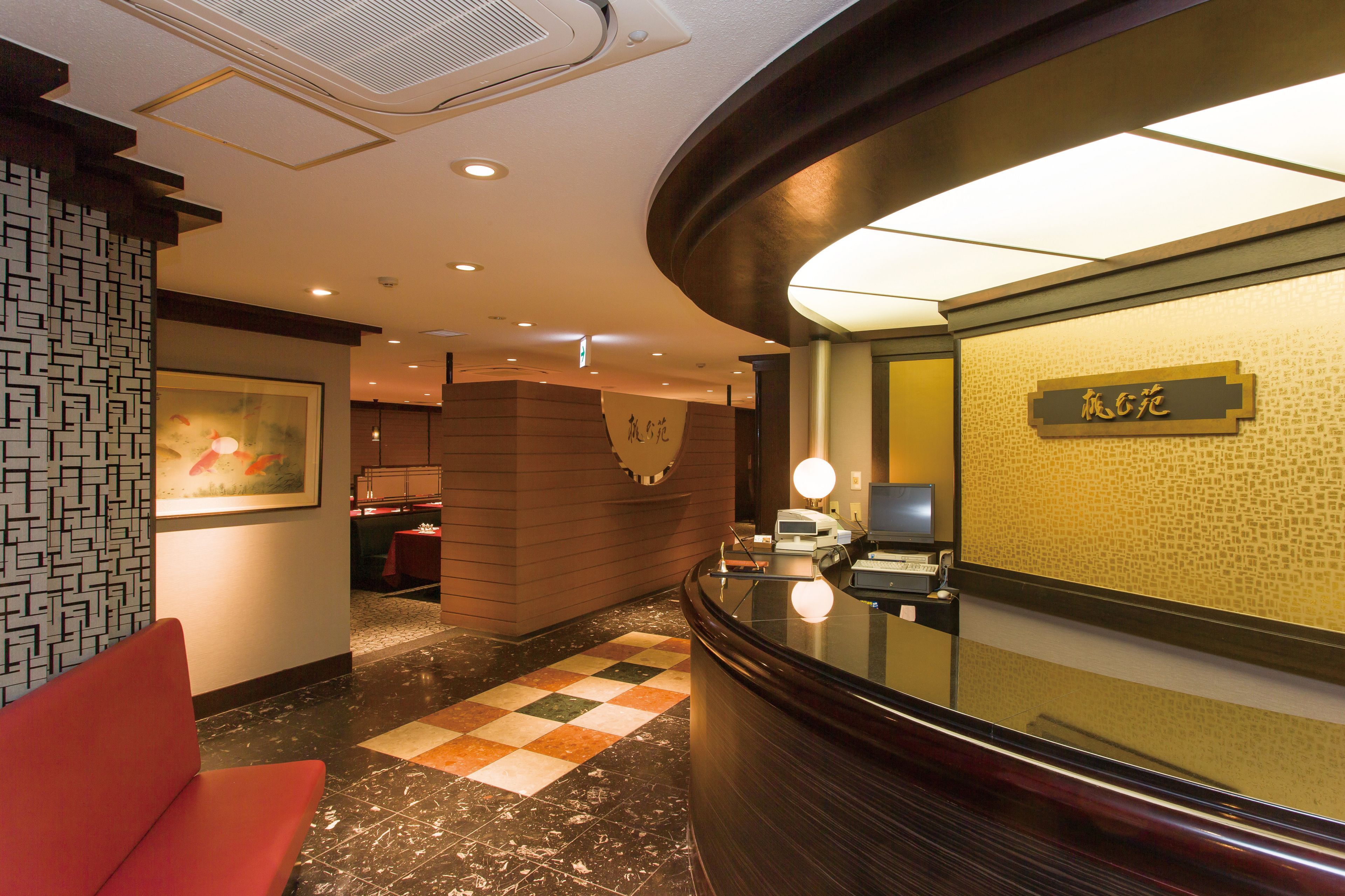 2 restaurants, breakfast, lunch, dinner served; fusion cuisine