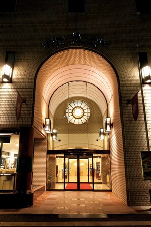 A hotel entrance with a brick facade, a circular skylight, and a red carpet leading to the doors. - Rihga Hotel Zest Takamatsu (Takamatsu)