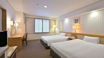 Premium bedding, down comforters, in-room safe, desk