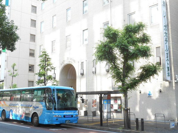 A blue bus with "Airport Limousine" written on the side parked at a bus stop. - Rihga Hotel Zest Takamatsu (Takamatsu)