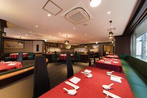 2 Restaurants, Frühstück, Mittagessen, Abendessen, Fusionsküche