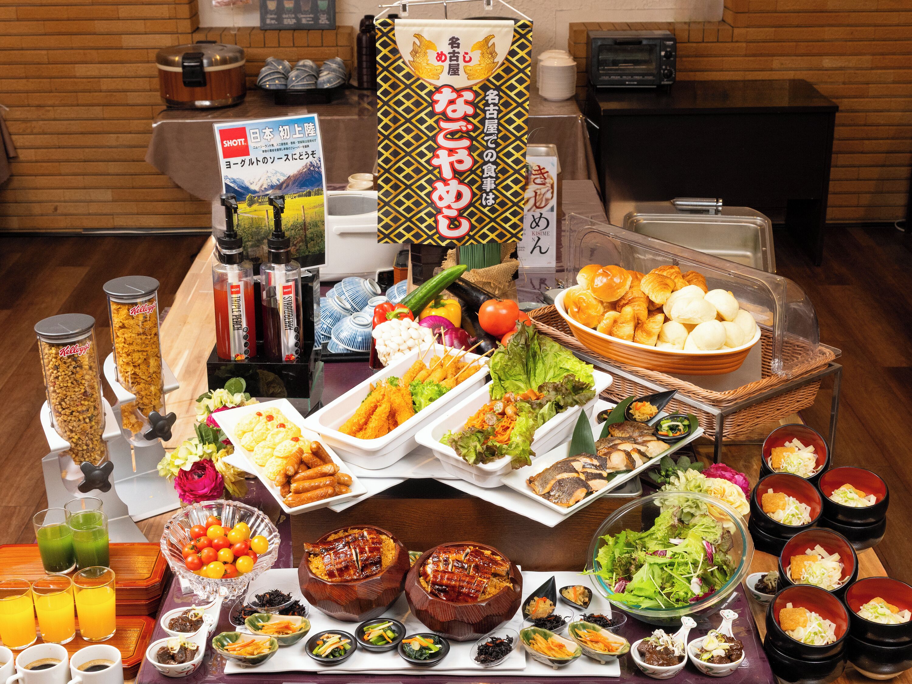Daily buffet breakfast (JPY 1800 per person)