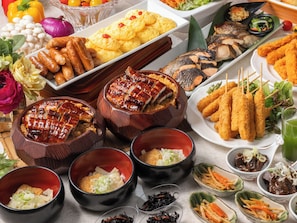 Daily buffet breakfast (JPY 1800 per person)