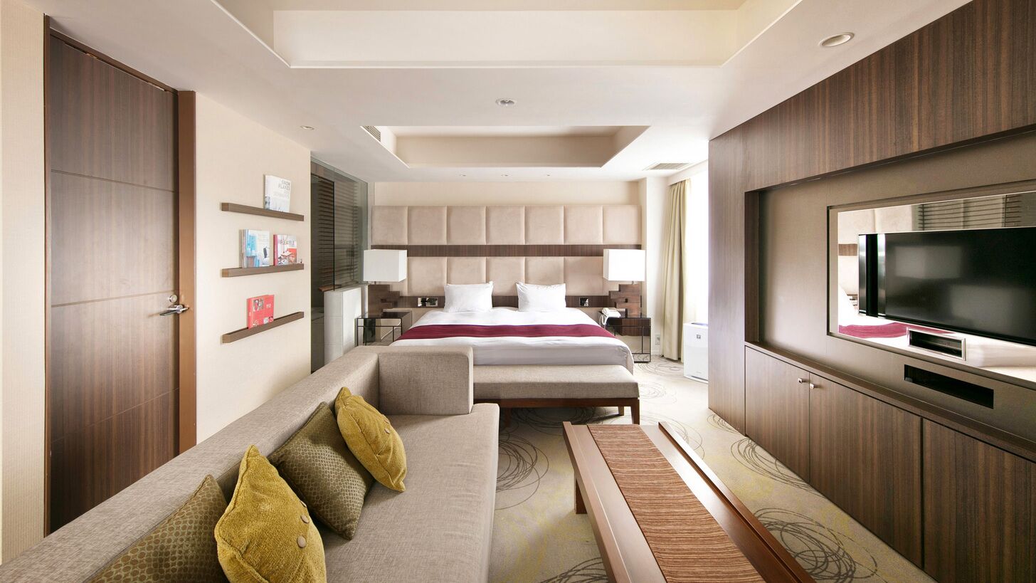 Premium bedding, desk, soundproofing, free WiFi