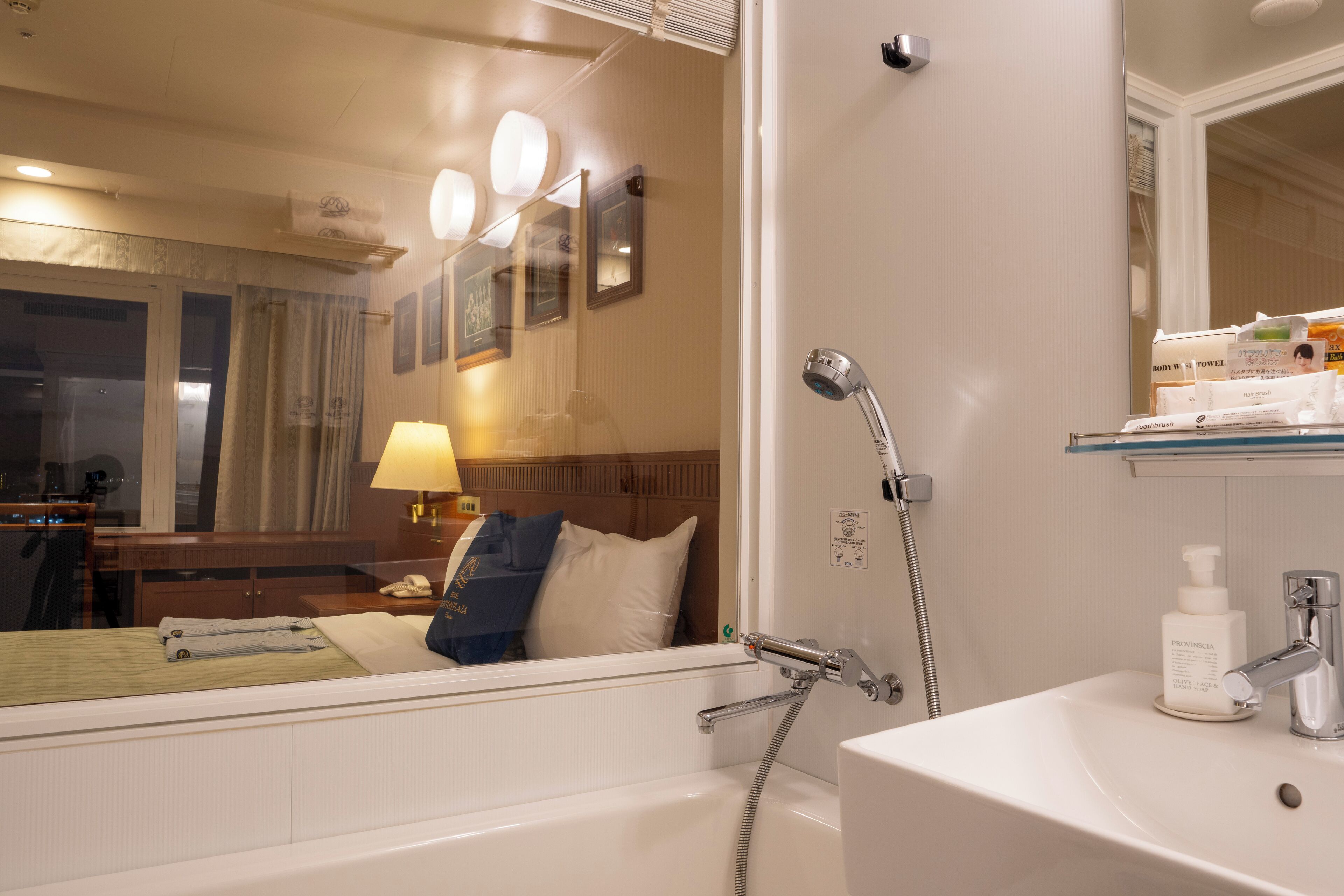 see-through bath room, non smoking (200cm x 160cm x 1) dinner at 6pm | individually decorated, individually furnished, blackout curtains