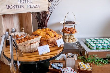 Daily buffet breakfast for a fee. Hotel Boston Plaza Kusatsu
