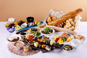 Desayuno buffet diario (JPY 2200 por persona)