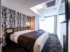 客房, 1 張特大雙人床, 非吸煙房 (Some rooms not have open windows) | 羽絨被、書桌、免費無線上網、床單