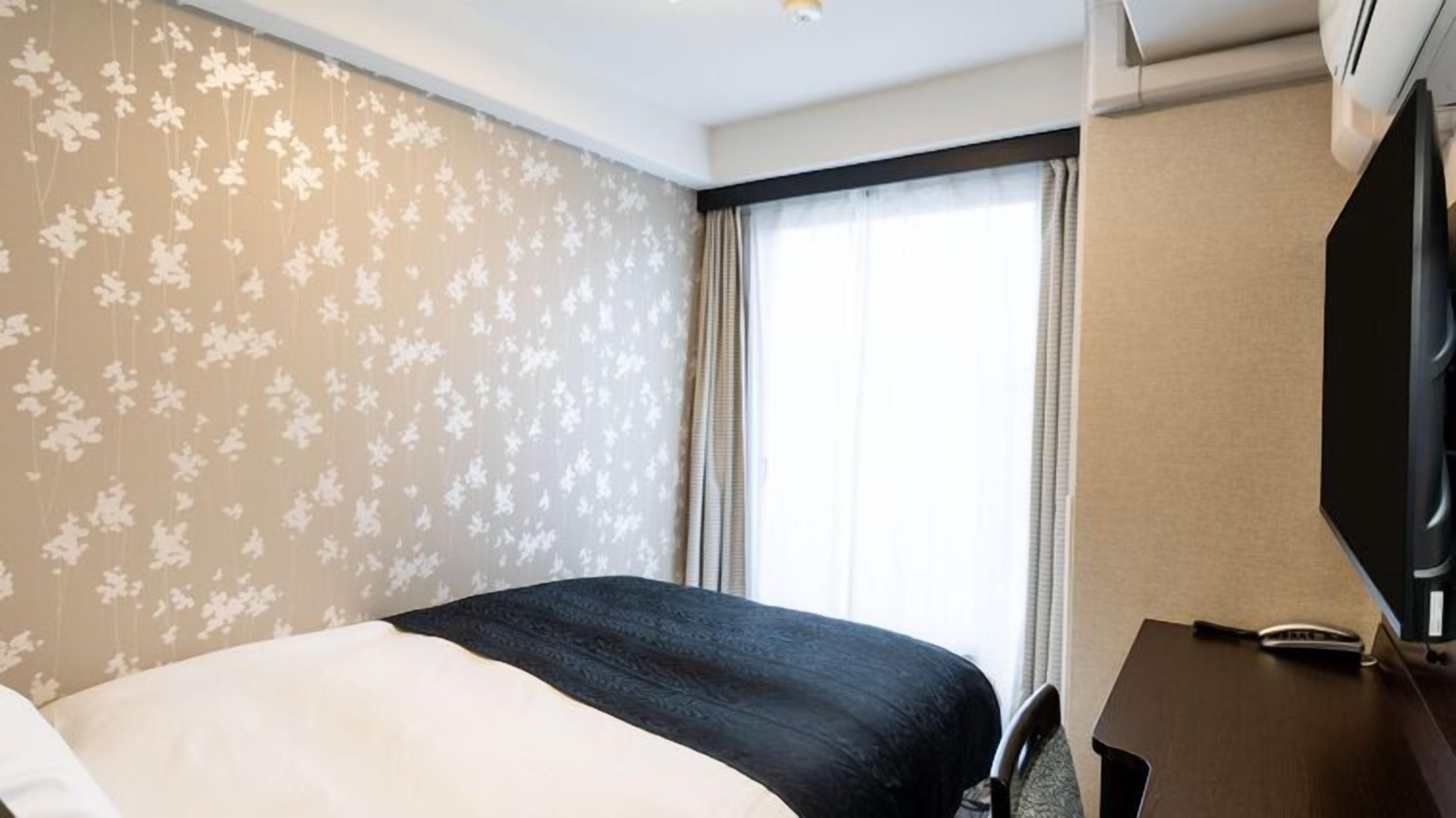 Edredones de plumas, escritorio, cortinas opacas y wifi gratis