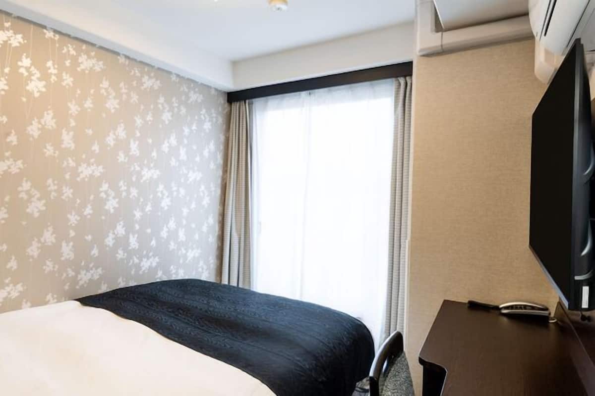 Edredones de plumas, escritorio, cortinas opacas y wifi gratis