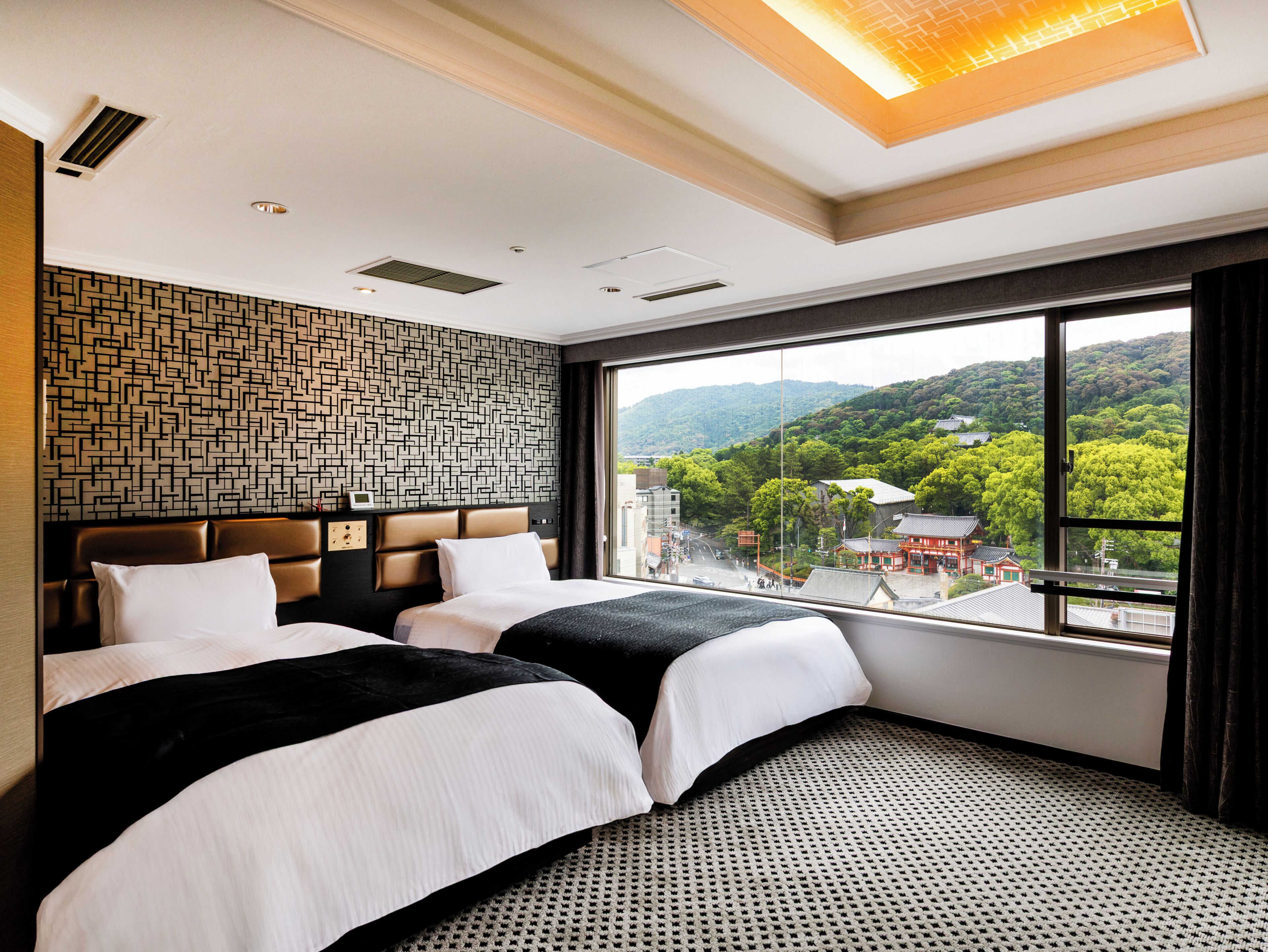 Quarto premium | Edredons de pluma, escrivaninha, Wi-Fi de cortesia, roupa de cama