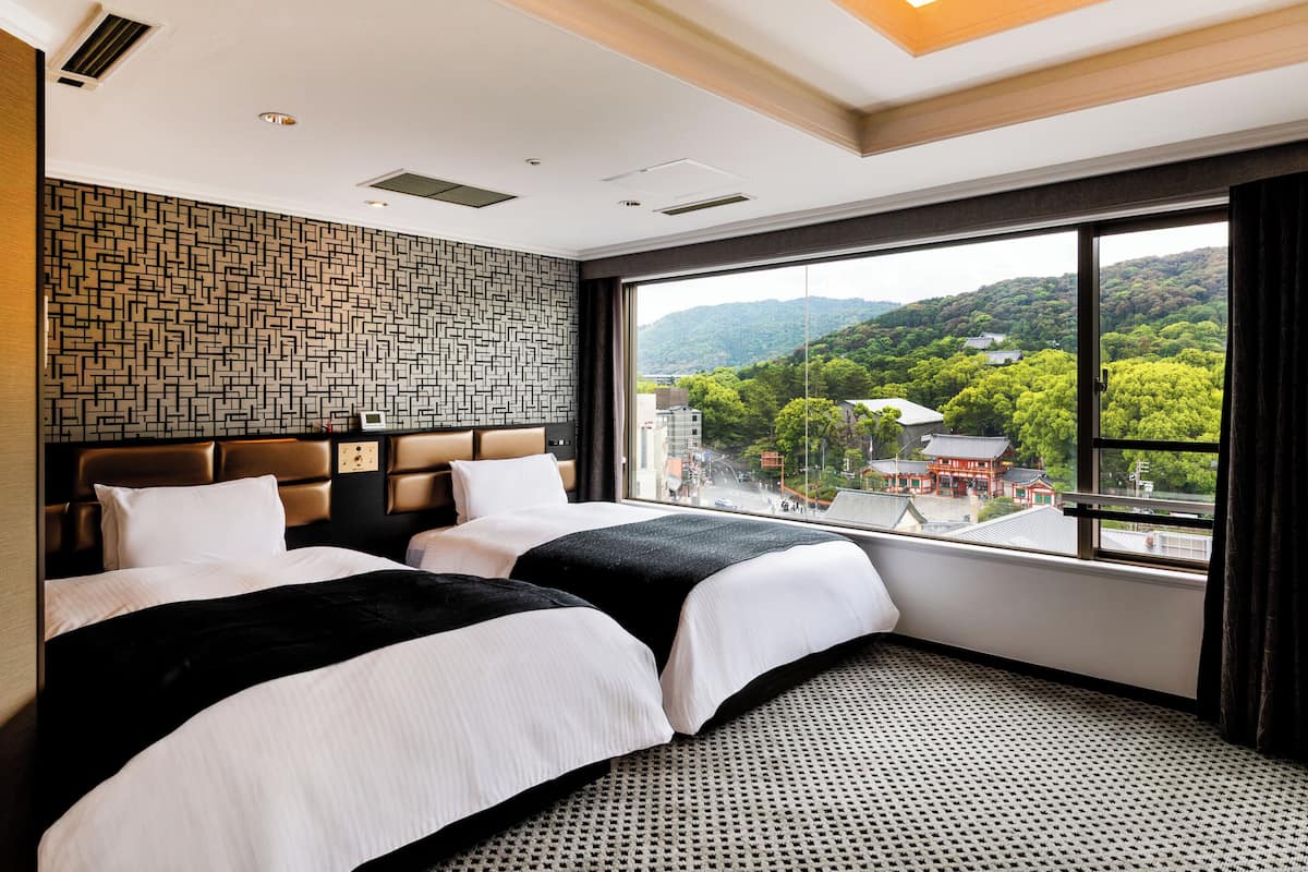Habitación Premium | Edredones de plumas, escritorio, cortinas opacas y wifi gratis