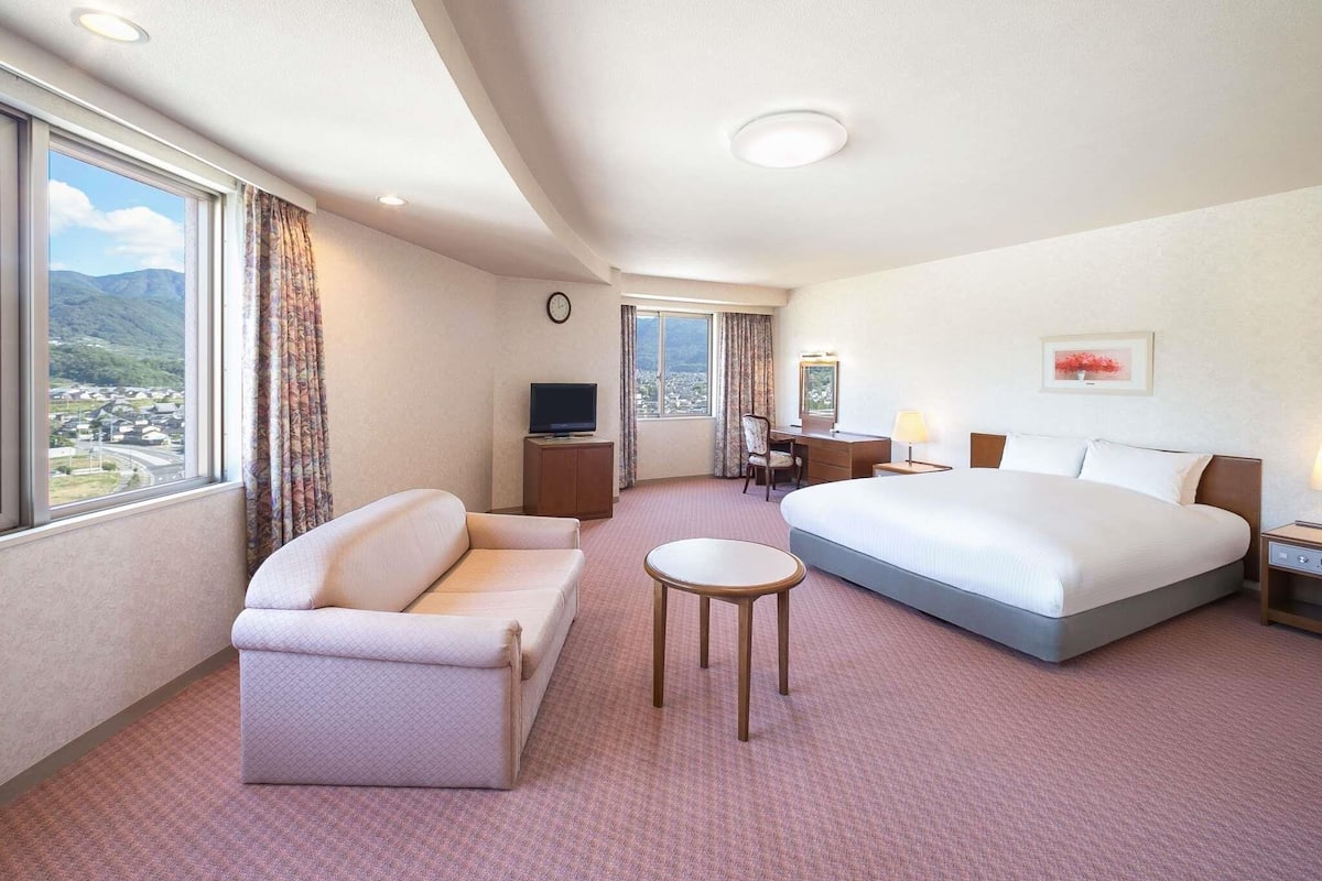 Classic Room, 1 Double Bed with Sofa bed, Mountain View | In-room safe, desk, iron/ironing board, free WiFi