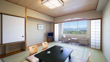 Classic Room, Japanese style, 4 Futon beds, Mountain view