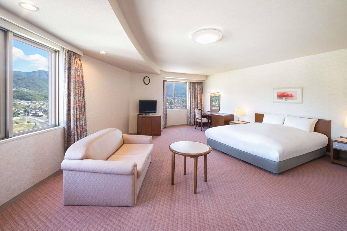 Classic Room, 1 Double Bed with Sofa bed, Mountain View | In-room safe, desk, iron/ironing board (on request), WiFi (free)
