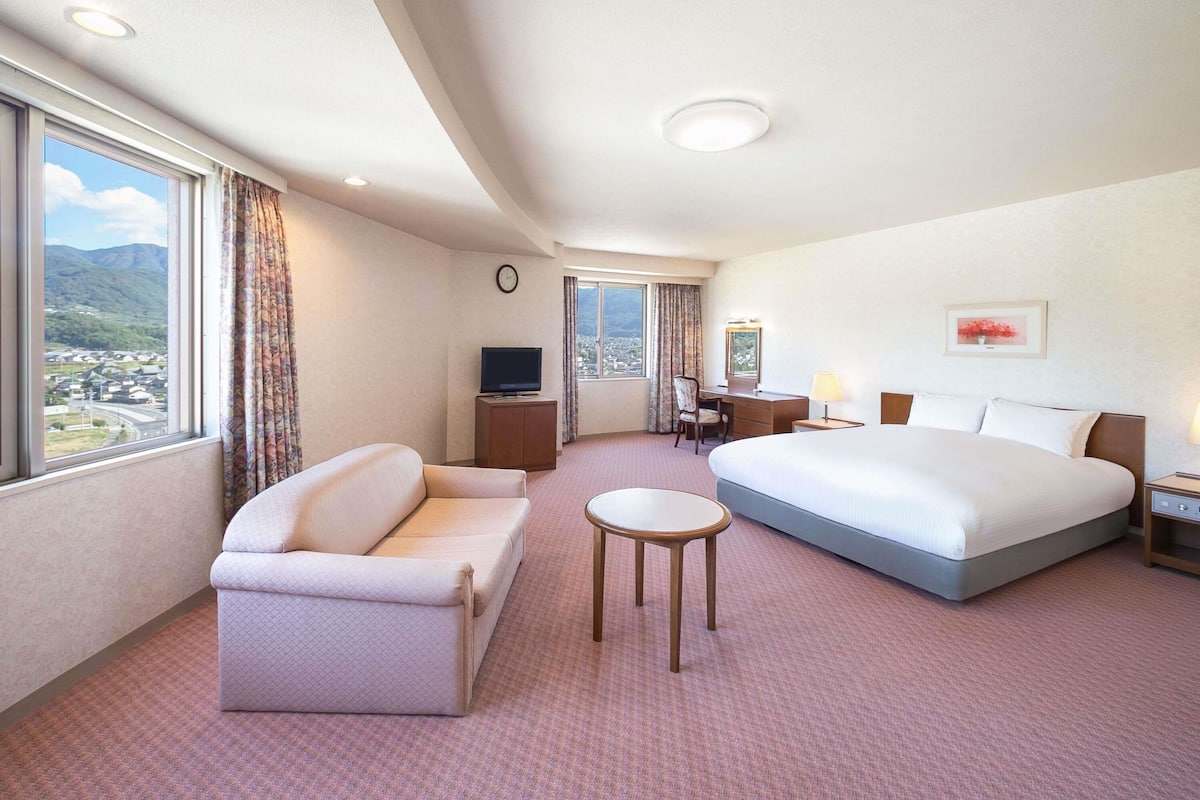 Classic Room, 1 Double Bed with Sofa bed, Mountain View | In-room safe, desk, iron/ironing board, free WiFi