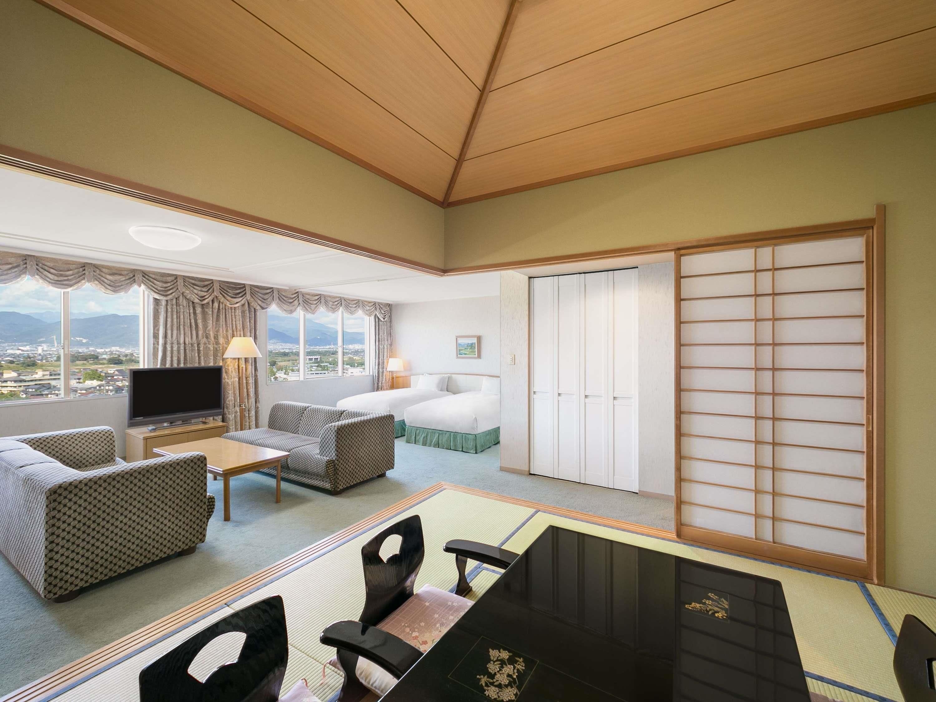 Classic Suite, Berbilang Katil, Mountain View (Japanese Western Style) | Peti besi dalam bilik, meja, seterika/papan seterika, Wi-fi percuma 