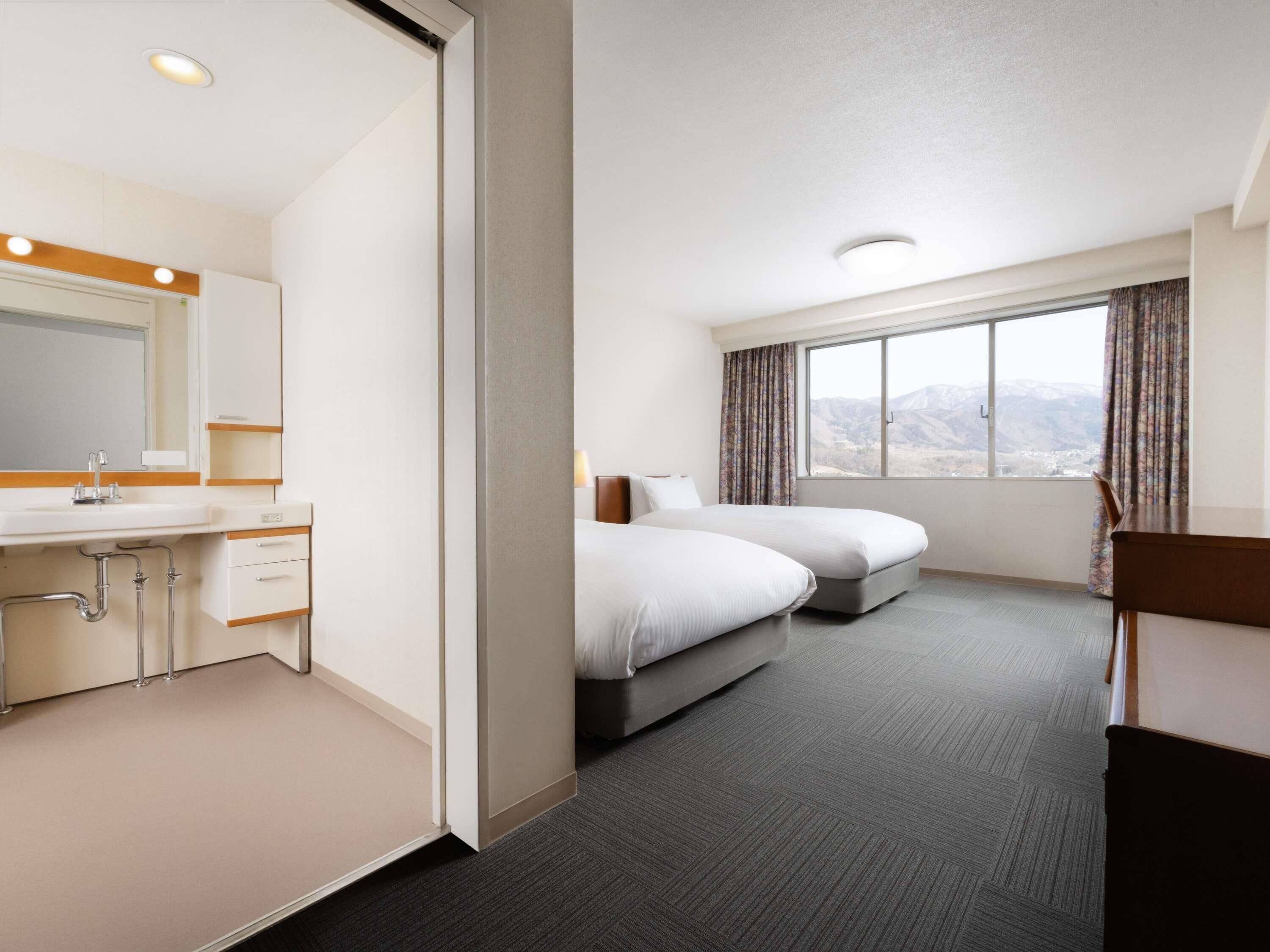 Classic Room, 2 Twin Beds | In-room safe, desk, iron/ironing board, free WiFi