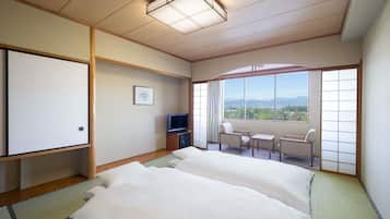經典客房, 多張床, 山景 (Japanese Style) | 客房內保險箱、書桌、熨斗/熨衣板、免費無線上網
