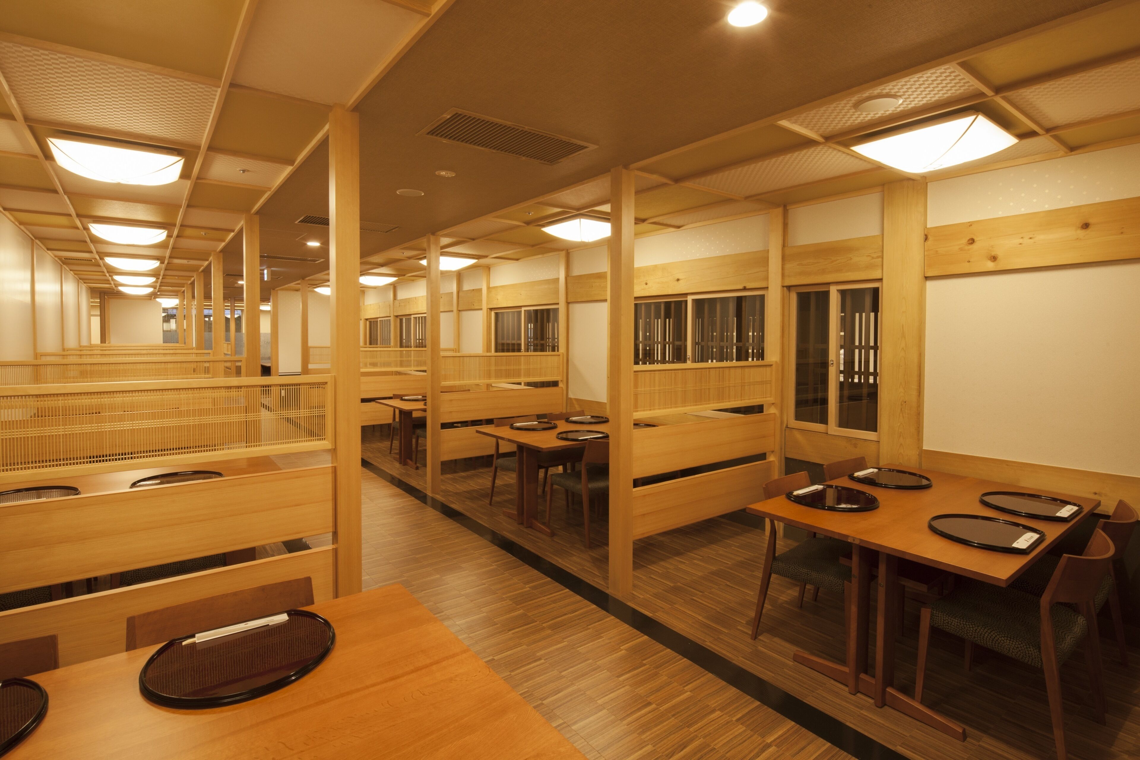 2 restaurants, breakfast served