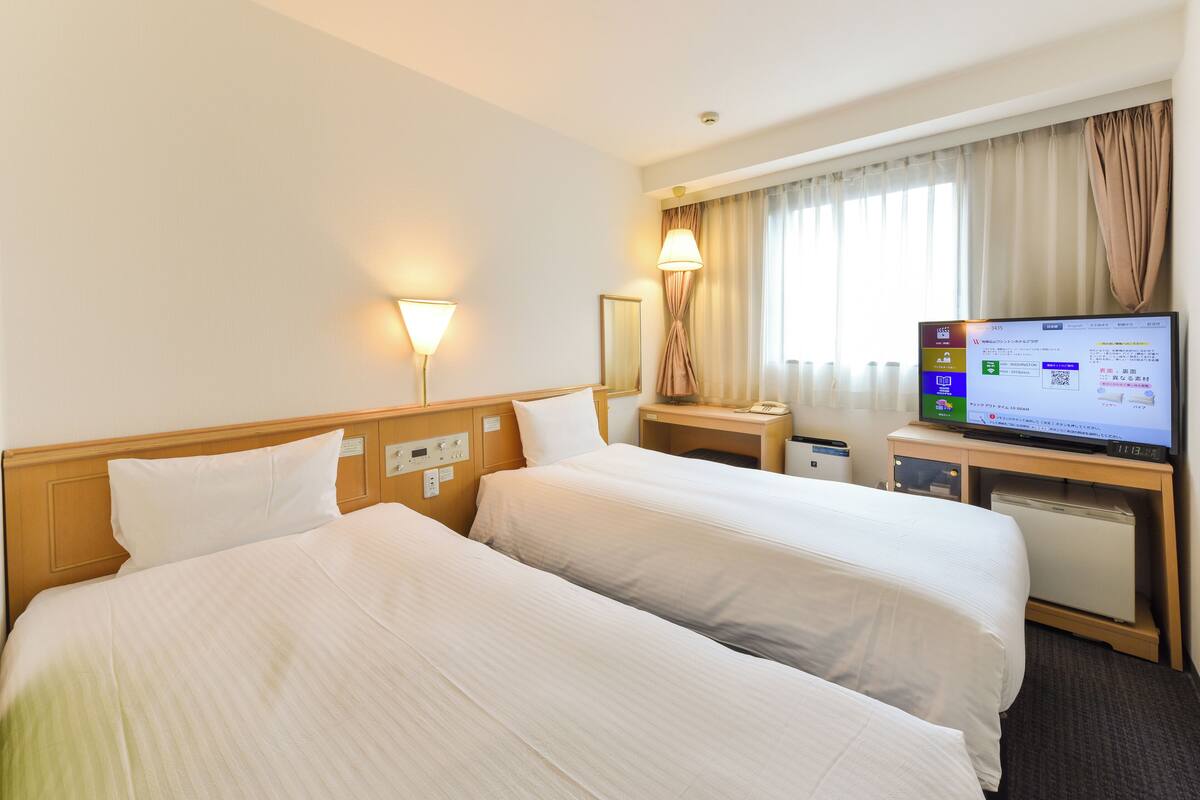 ห้องอีโคโนมีทวิน, ปลอดบุหรี่ (2 Single beds, 15sqm) | ผ้านวมขนเป็ด, โต๊ะทำงาน, ผ้าม่านกันแสง, Wi-Fi ฟรี