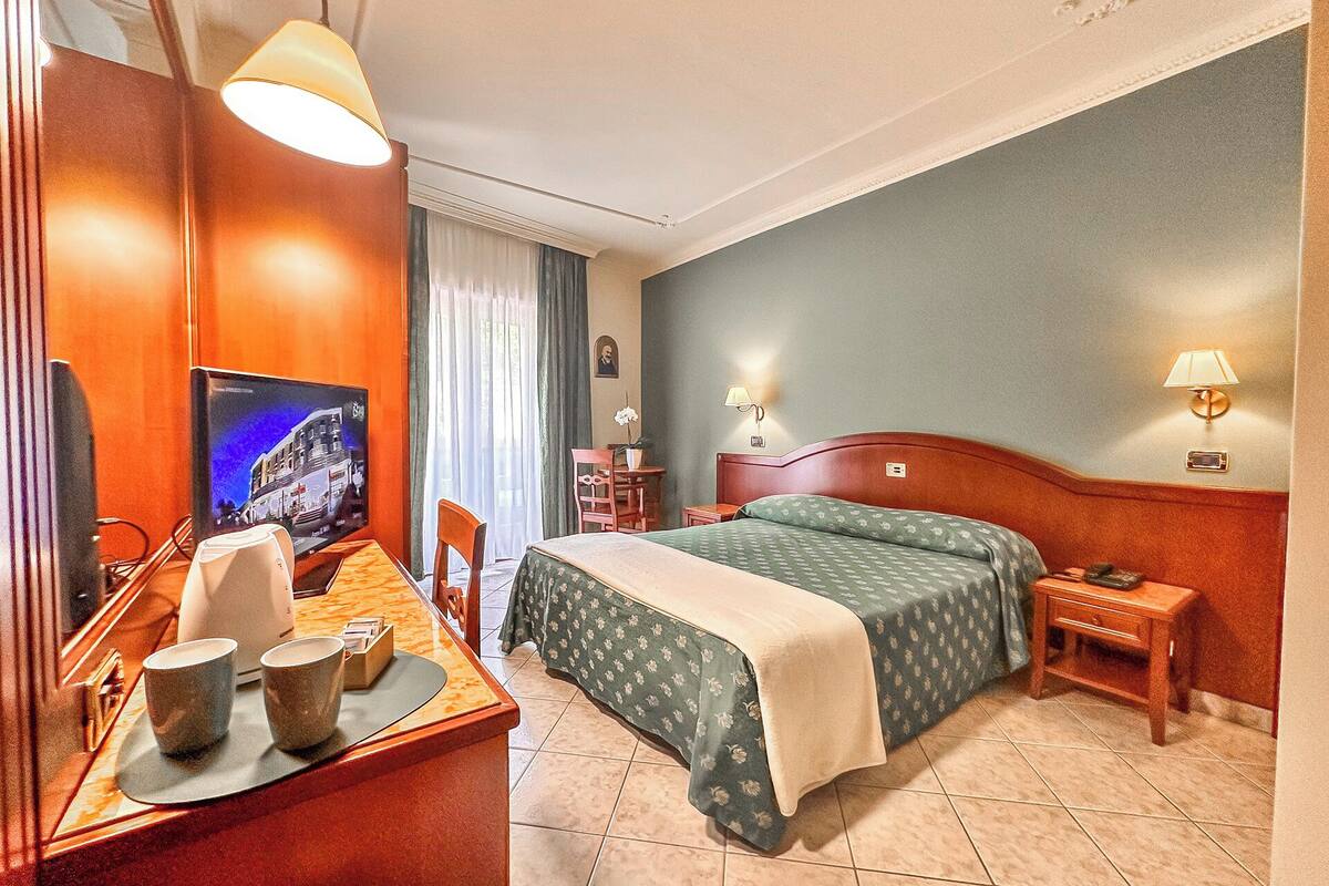 standard double or twin room | premium bedding, minibar, in-room safe, desk