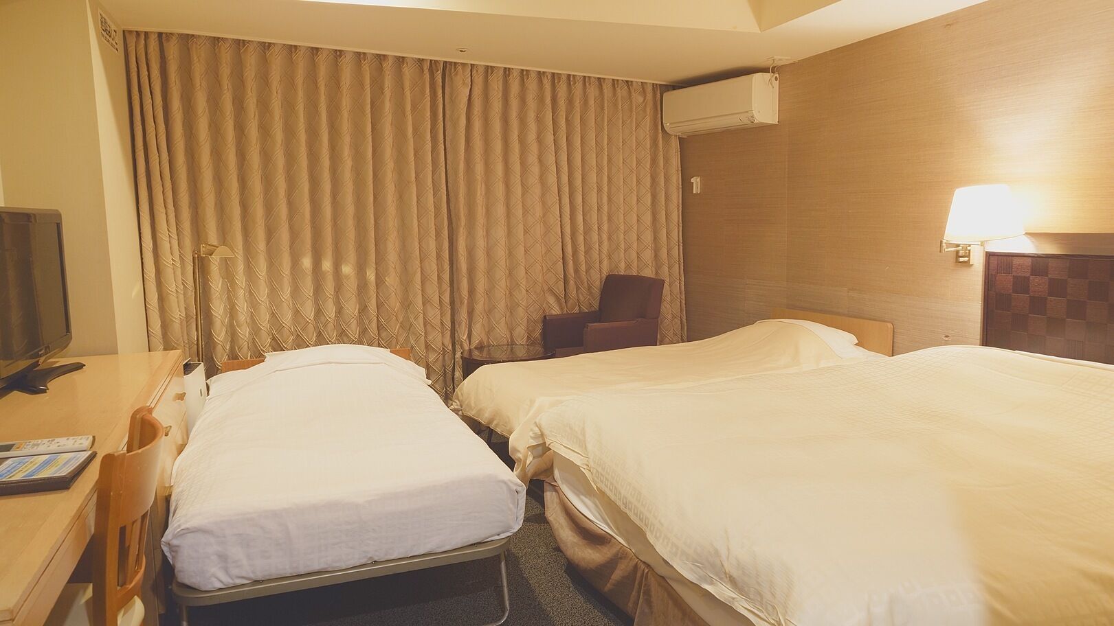 Desk, iron/ironing board, free WiFi, bed sheets