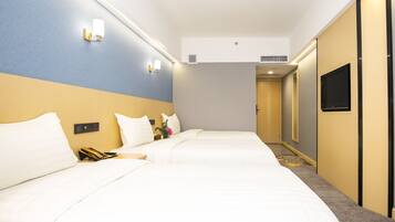 Standard Triple Room, 3 Single Beds | Desk, free WiFi