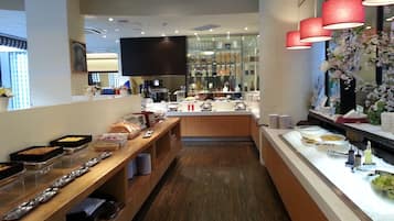 Desayuno japonés diario (JPY 1200 por persona)