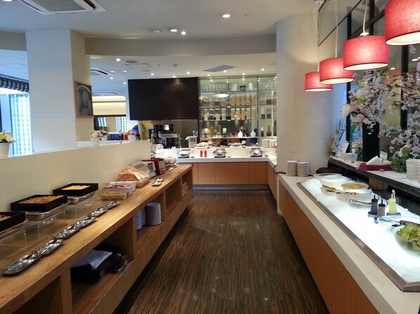 Daily Japanese breakfast (JPY 1200 per person)