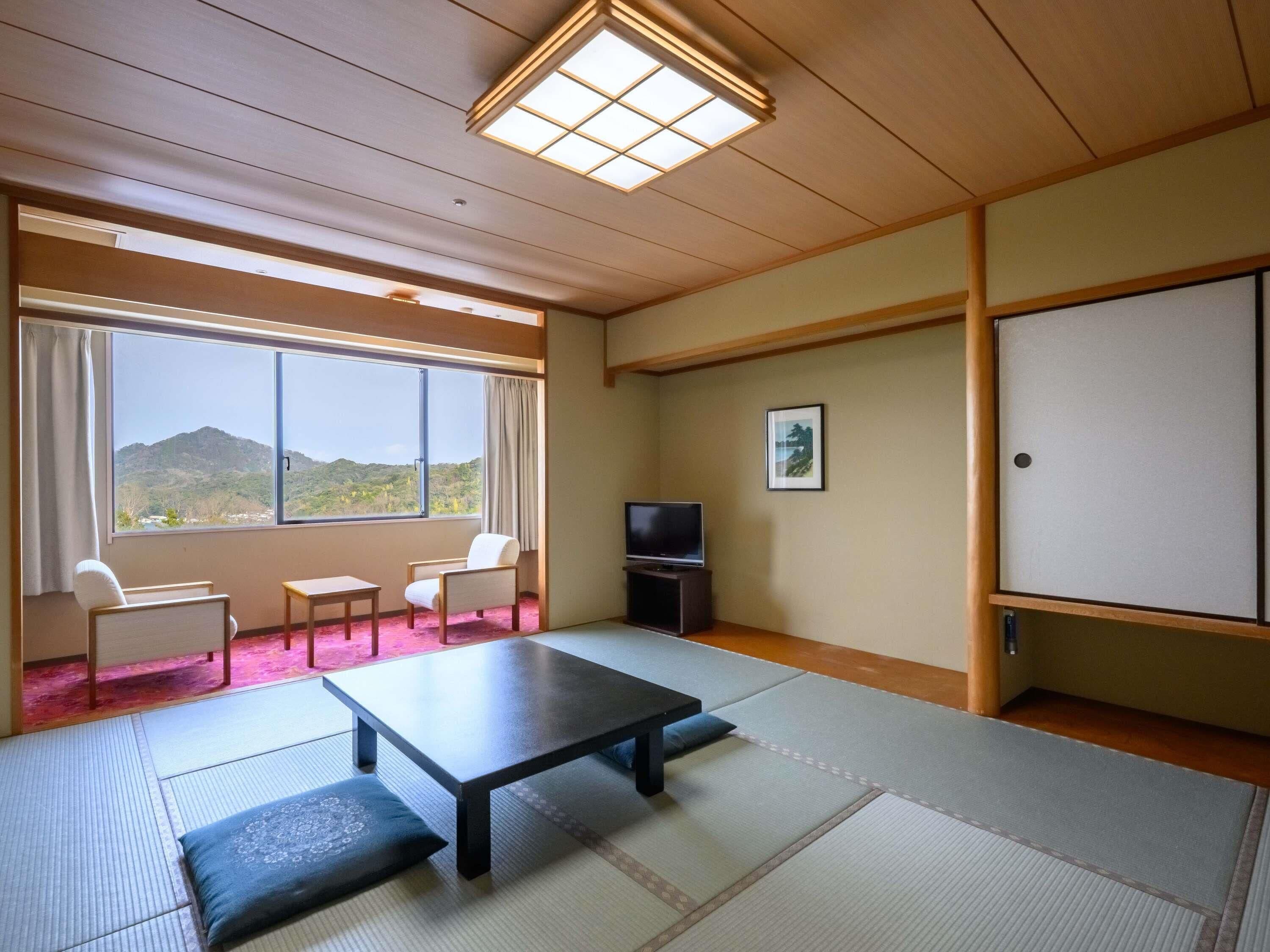 Classic Room, 3 Twin Beds, Sea View (Japanese Style) | In-room safe, desk, free WiFi, bed sheets