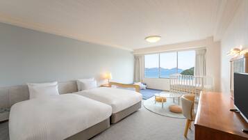 Chambre Familiale, 2 lits doubles, vue mer | Coffres-forts dans les chambres, bureau, Wi-Fi gratuit, draps fournis