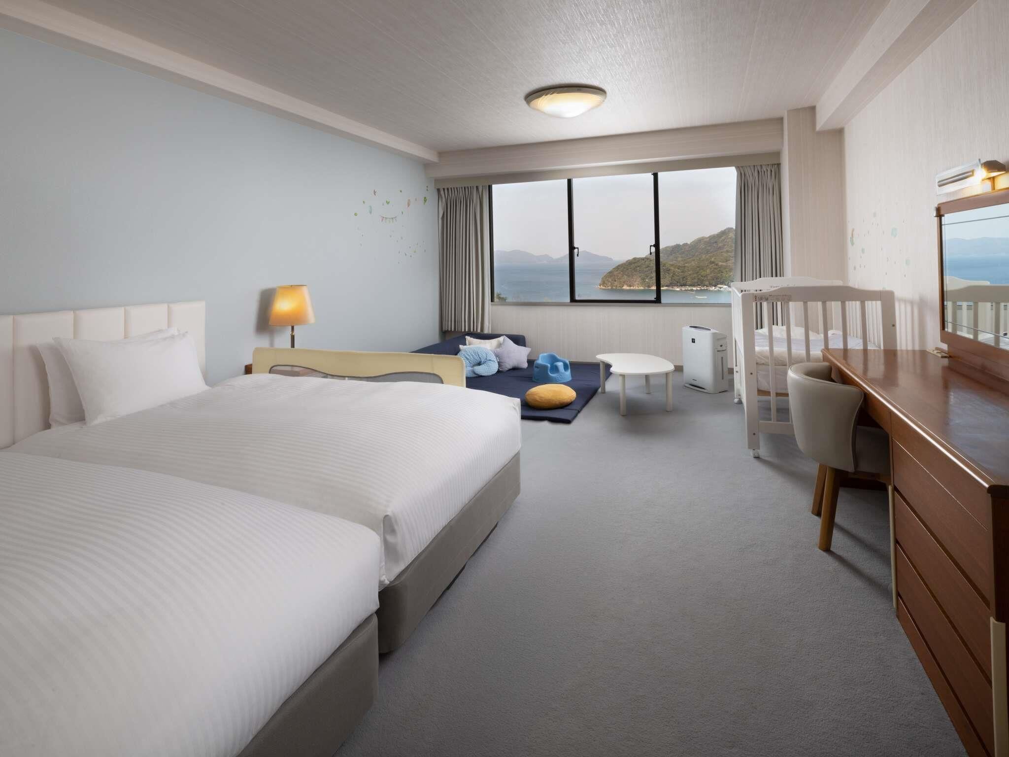 Family Room, 2 Double Beds, Sea View