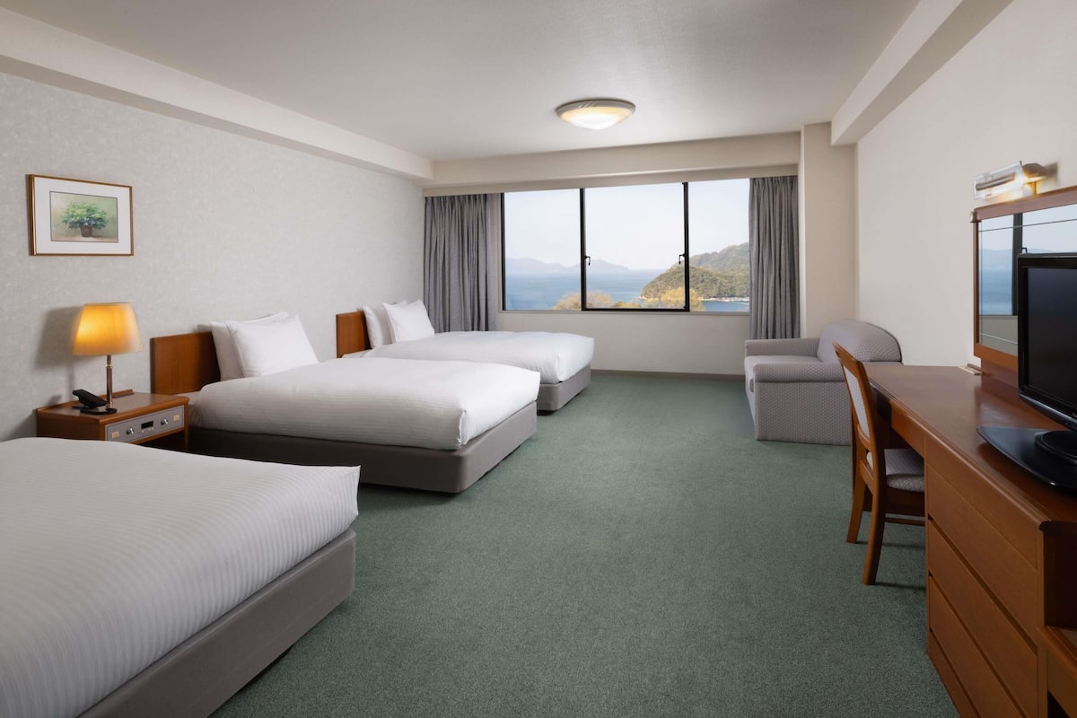 Classic Room, 3 Twin Beds, Sea View | In-room safe, desk, free WiFi, bed sheets