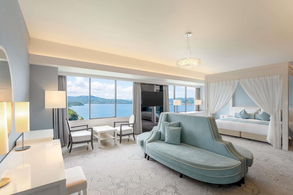 Privilege, Suite junior, 1 cama doble, vistas al mar | Caja fuerte, escritorio, wifi gratis y ropa de cama