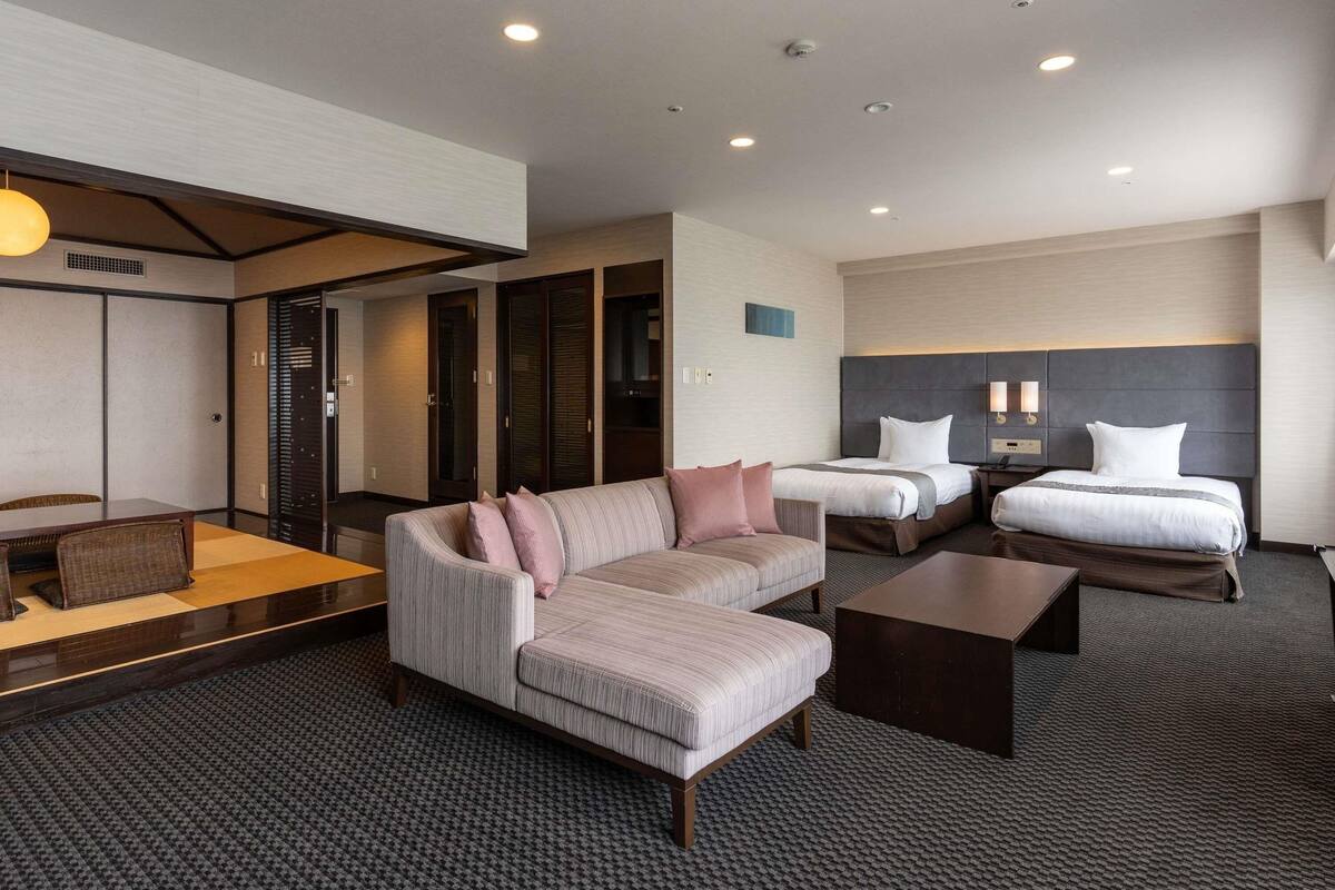 Standard Suite, 2 Single Beds, Sea View (Japanese Western Style) | In-room safe, desk, free WiFi, bed sheets