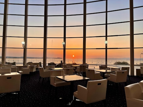 Lobby lounge. Grand Mercure Beppu Bay Resort & Spa