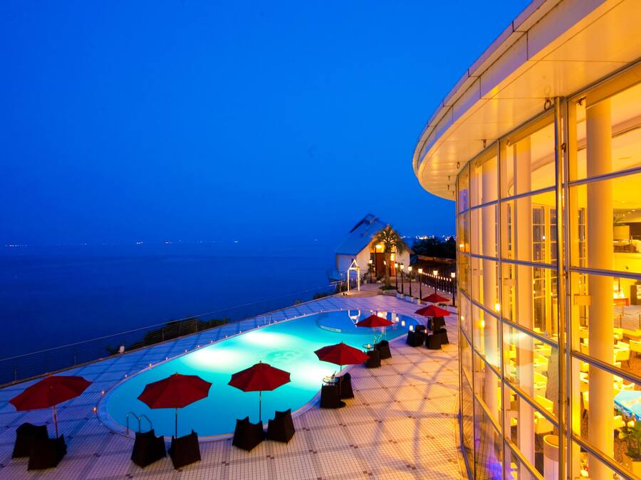 Seasonal outdoor pool