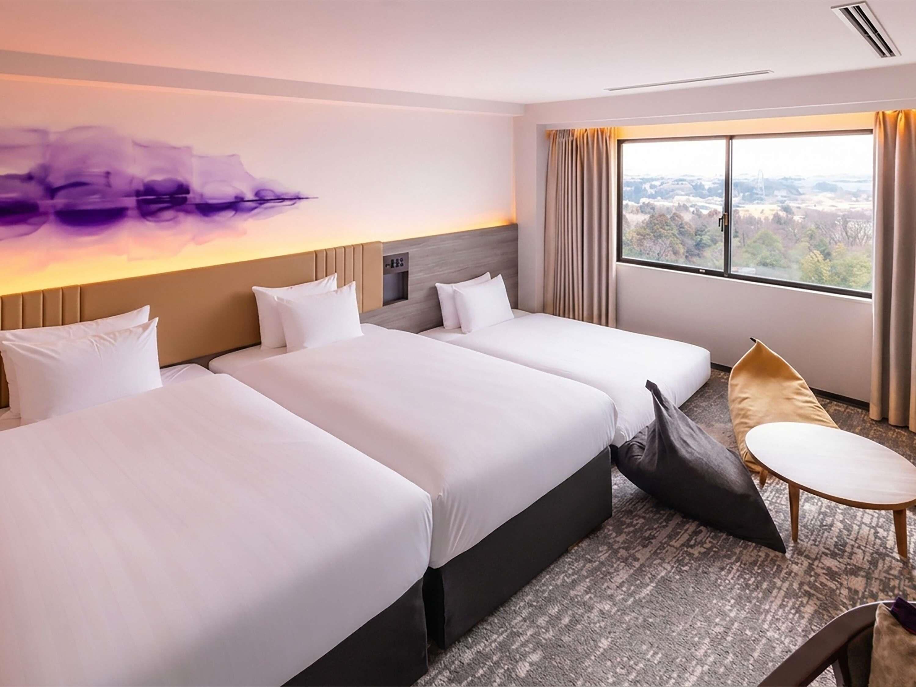 Family Room, 2 Twin Beds (Executive) | In-room safe, desk, free WiFi, bed sheets