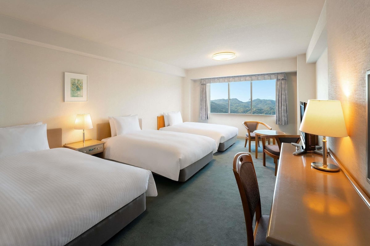 Cofres nos quartos, escrivaninha, Wi-Fi de cortesia, roupa de cama