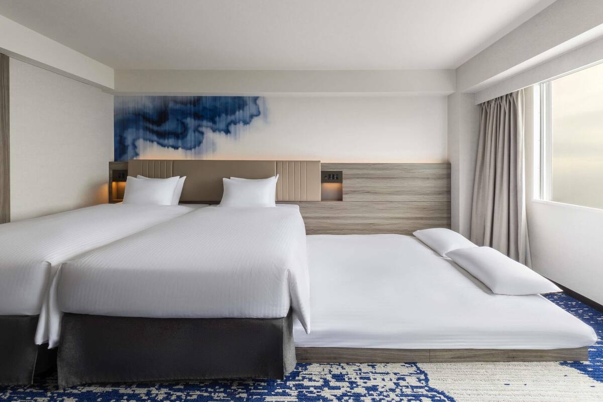 Habitación familiar, 2 camas individuales (Superior, 1 trundle bed) | Caja fuerte, escritorio, wifi gratis y ropa de cama