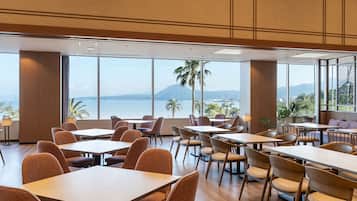 Serveert ontbijt en diner