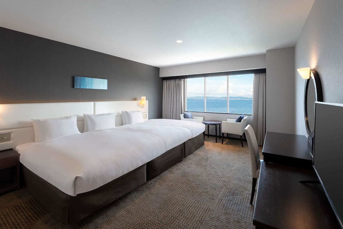 Quarto standard, 3 camas de solteiro, vista para o oceano | Cofres nos quartos, escrivaninha, Wi-Fi de cortesia, roupa de cama