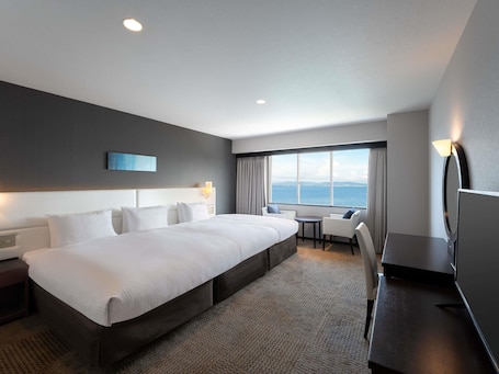Standard Room, 3 Twin Beds, Ocean View | In-room safe, desk, free WiFi, bed sheets. Grand Mercure Beppu Bay Resort & Spa