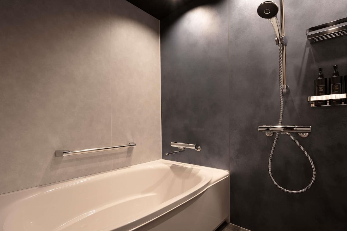 Chambre supérieure, 2 lits jumeaux | Coffre-fort, bureau, accÚs au Wi-Fi (inclus), literie fournie