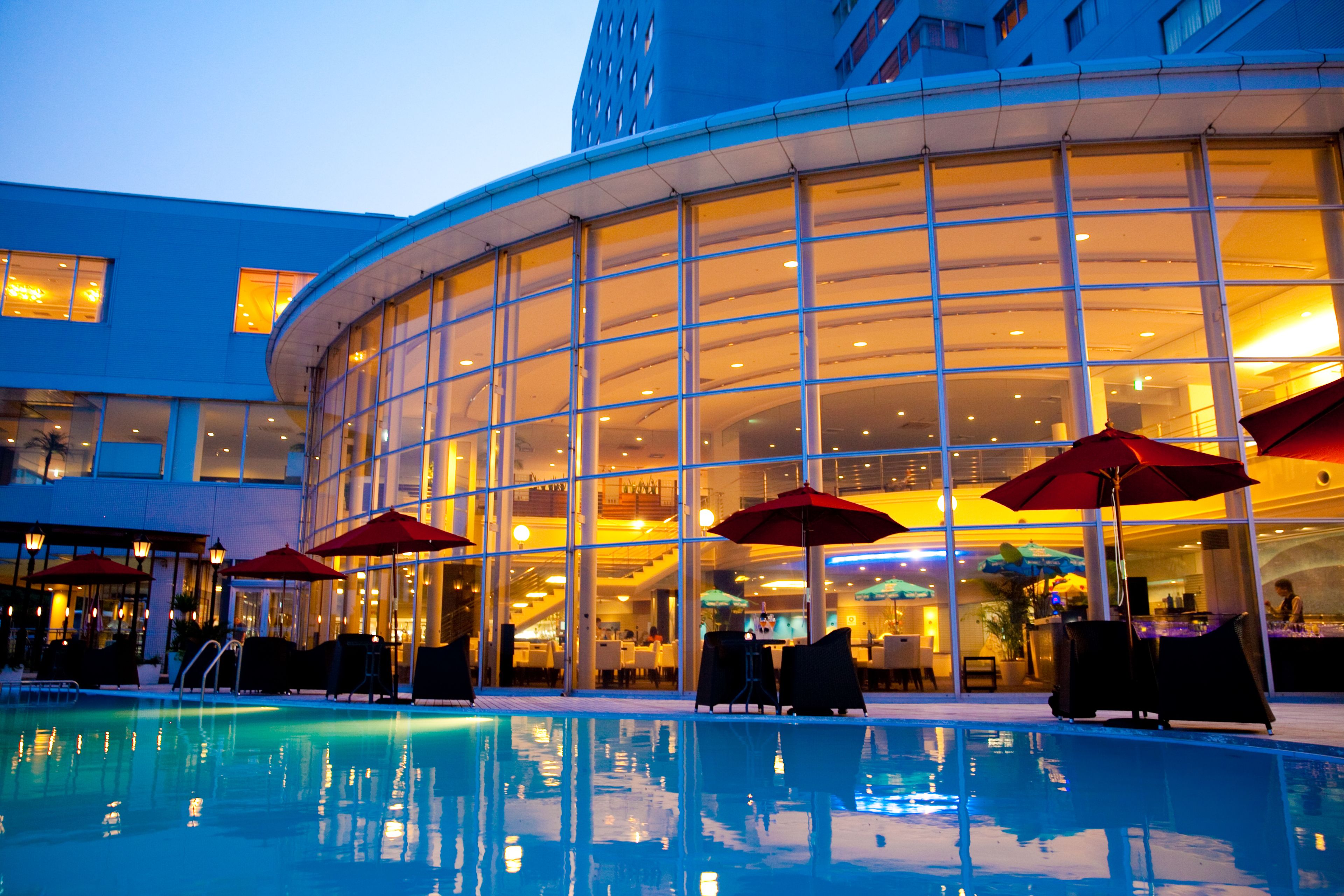 seasonal outdoor pool