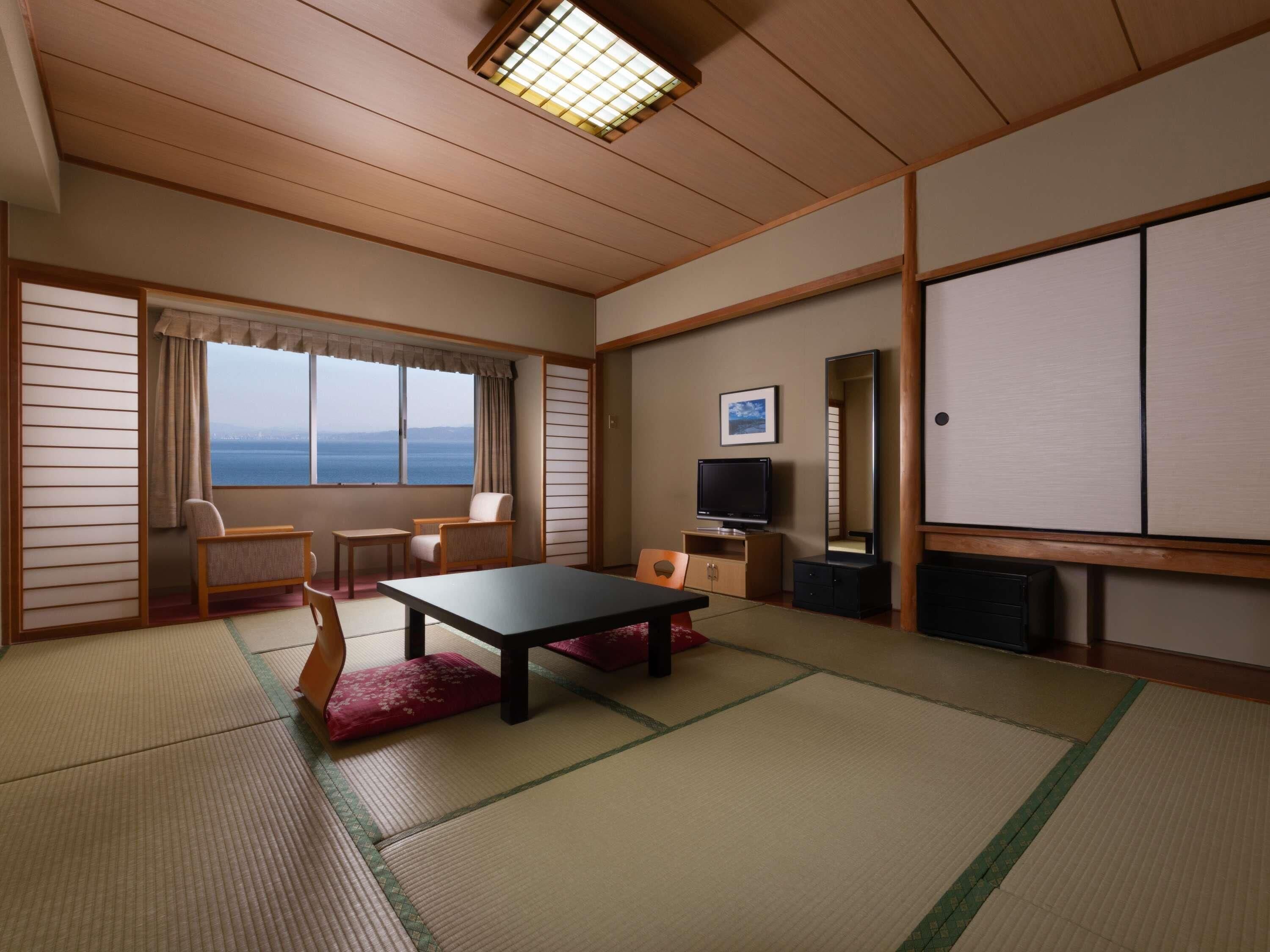 Habitación tradicional, varias camas, no fumadores, vistas a la montaña (Japanese Style) | Caja fuerte, escritorio, wifi gratis y ropa de cama