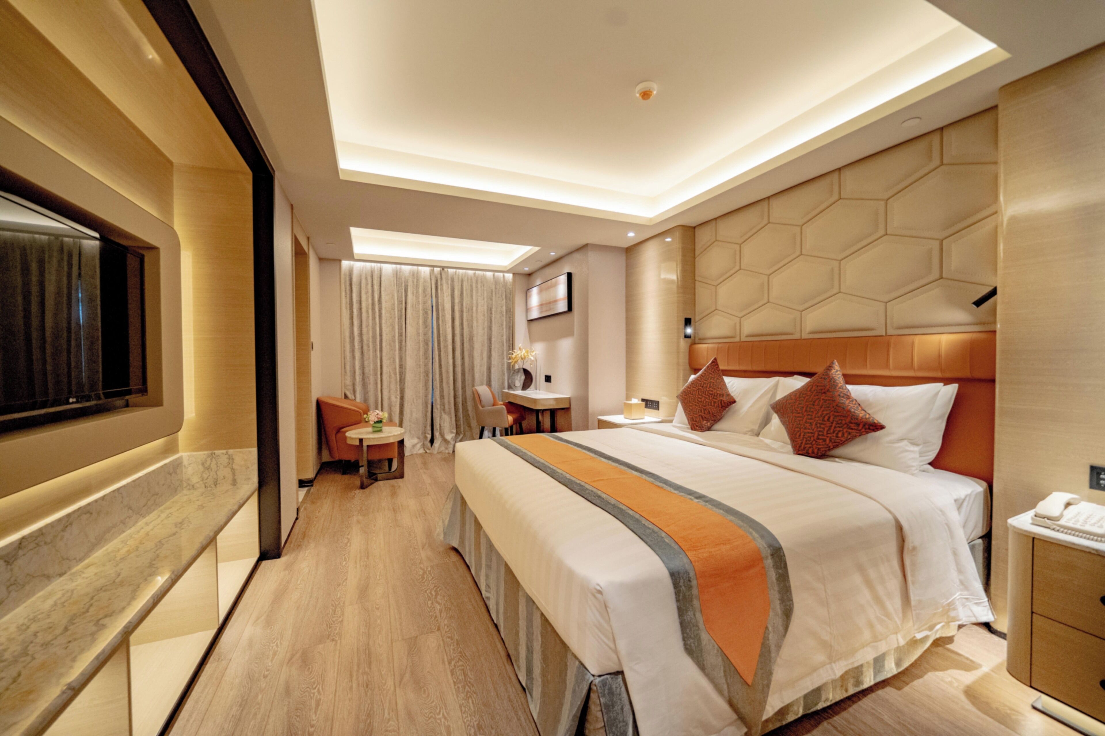Minibar, in-room safe, desk, iron/ironing board